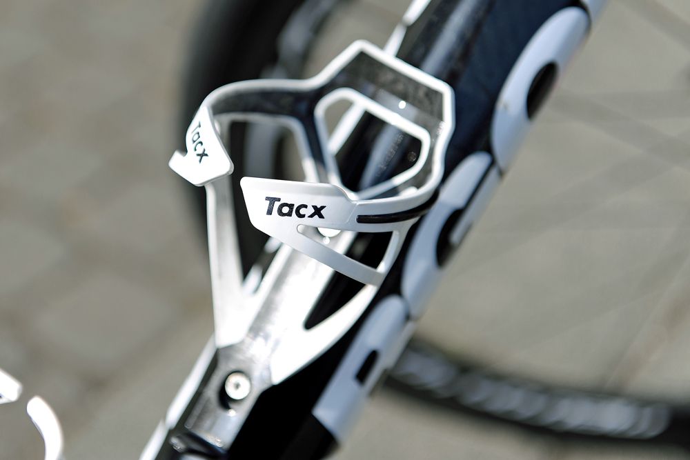 Tacx Deva bottle cages keep the bidons on place