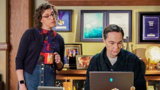 Mayim Bialik and Jim Parsons reprising their roles as Amy Farrah Fowler and Sheldon Cooper in the Young Sheldon finale.