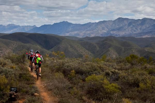 Racers on some singletrack