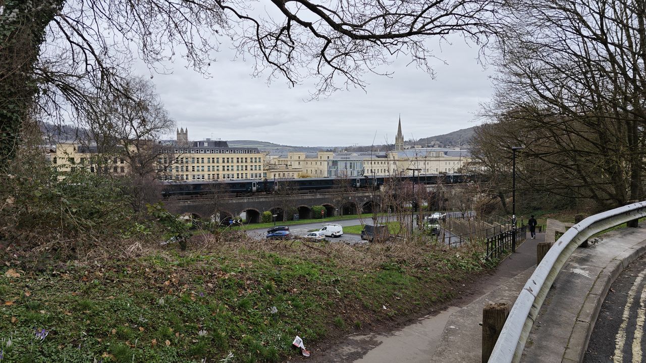 Testing the optical zoom on the Xiaomi 13, shooting a landscape in Bath