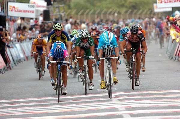 A tiger jump of both Benna and Petacchi at the end.