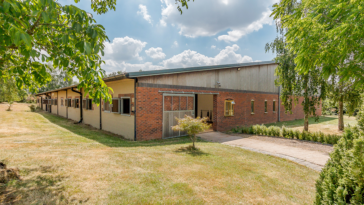 8351609-exterior18