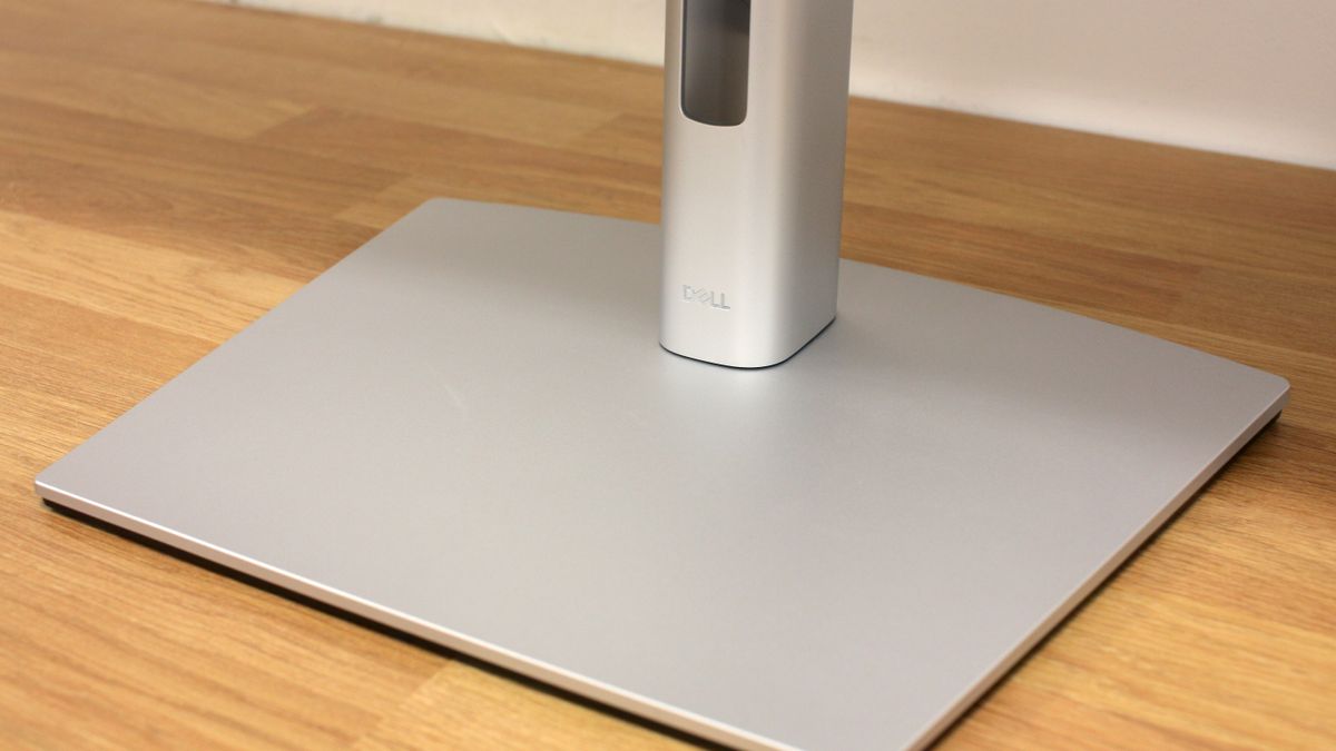 Dell P3222QE