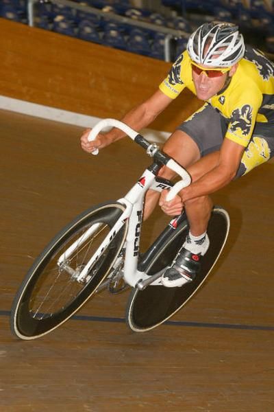 Bobby Lea on his way to the win in the men's omnium points race.