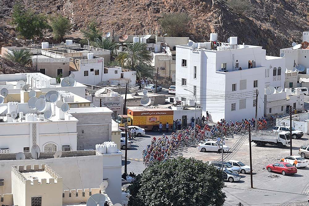 A view of the Tour of Oman peloton approaching