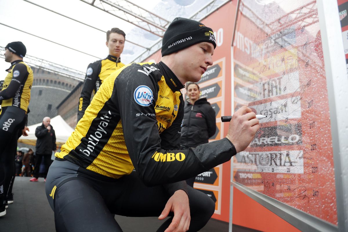 The LottoNL-Jumbo riders sign on