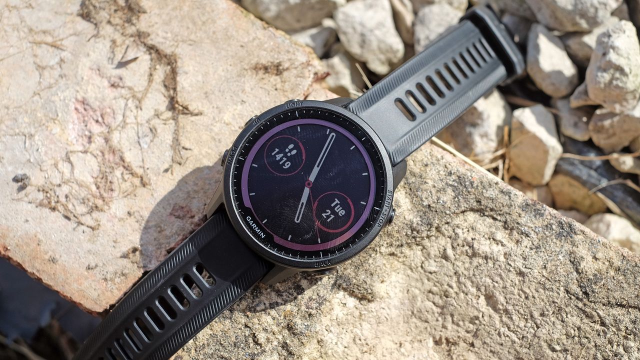 Garmin Forerunner 955 typical display screen with stone background.