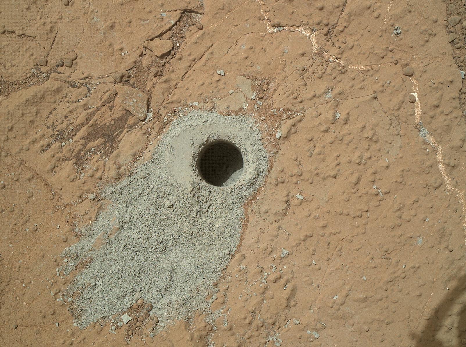 Mars Curiosity Rover Drills &#039;Cumberland&#039; Rock