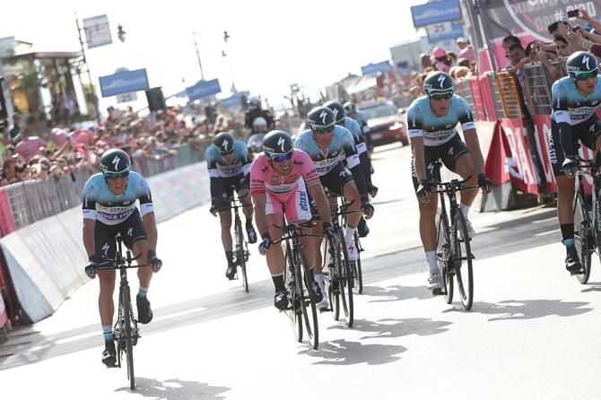 Mark Cavendish finishes up with his Omega Pharma Quick Step team