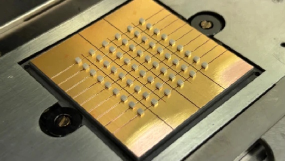A Samsung and Johns Hopkins APL Peltier cooling device