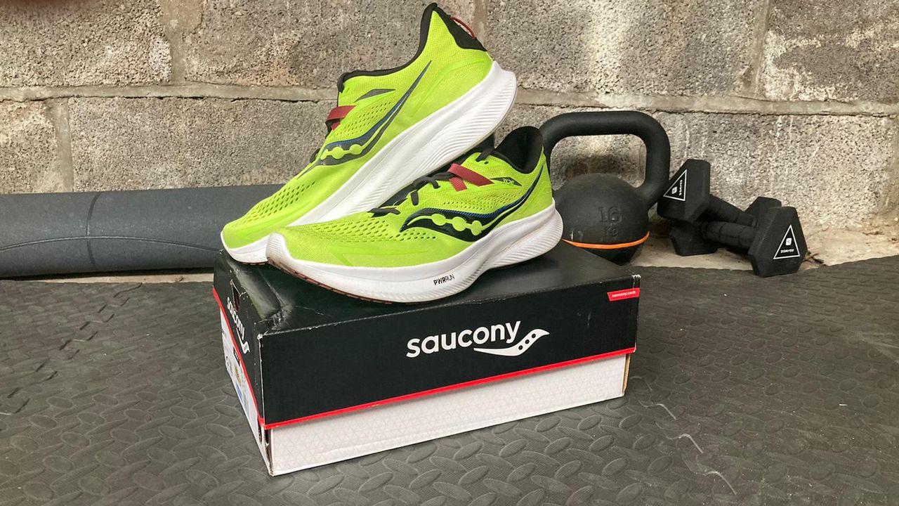 The Saucony Men&#039;s Ride 15 running shoes 