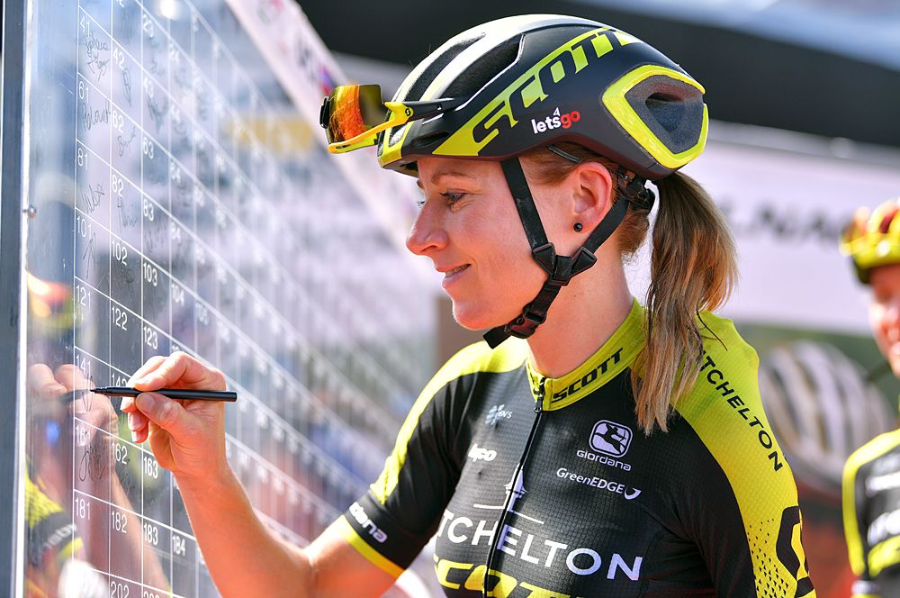 Annemiek Van Vleuten (Mitchelton-Scott) signs in to stage 3 at the 2018 Giro Rosa