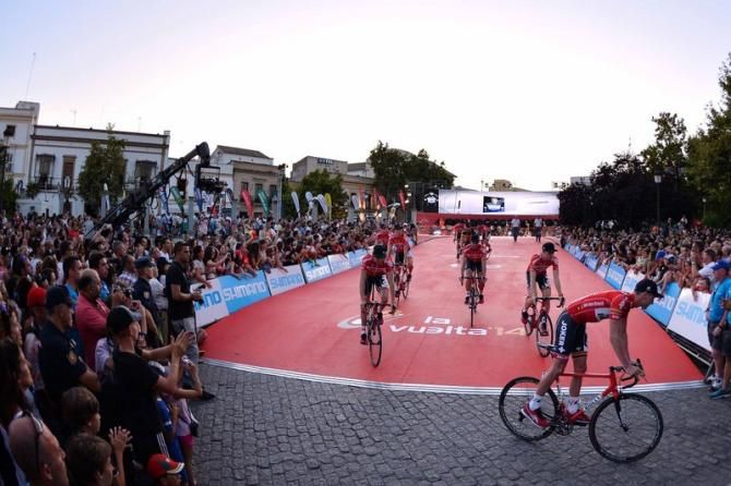 Jurgen van den Broeck leads his Lotto-Belisol teammates to the presentation