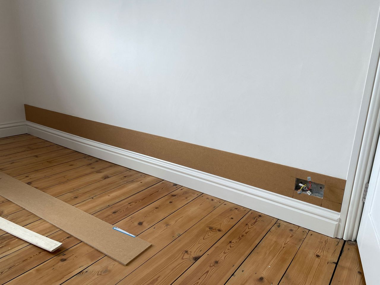 Installing wall panelling