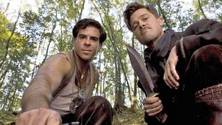 Beste Quentin Tarantino-filmer: To menn ser mot kamera i filmen Inglourious Basterds