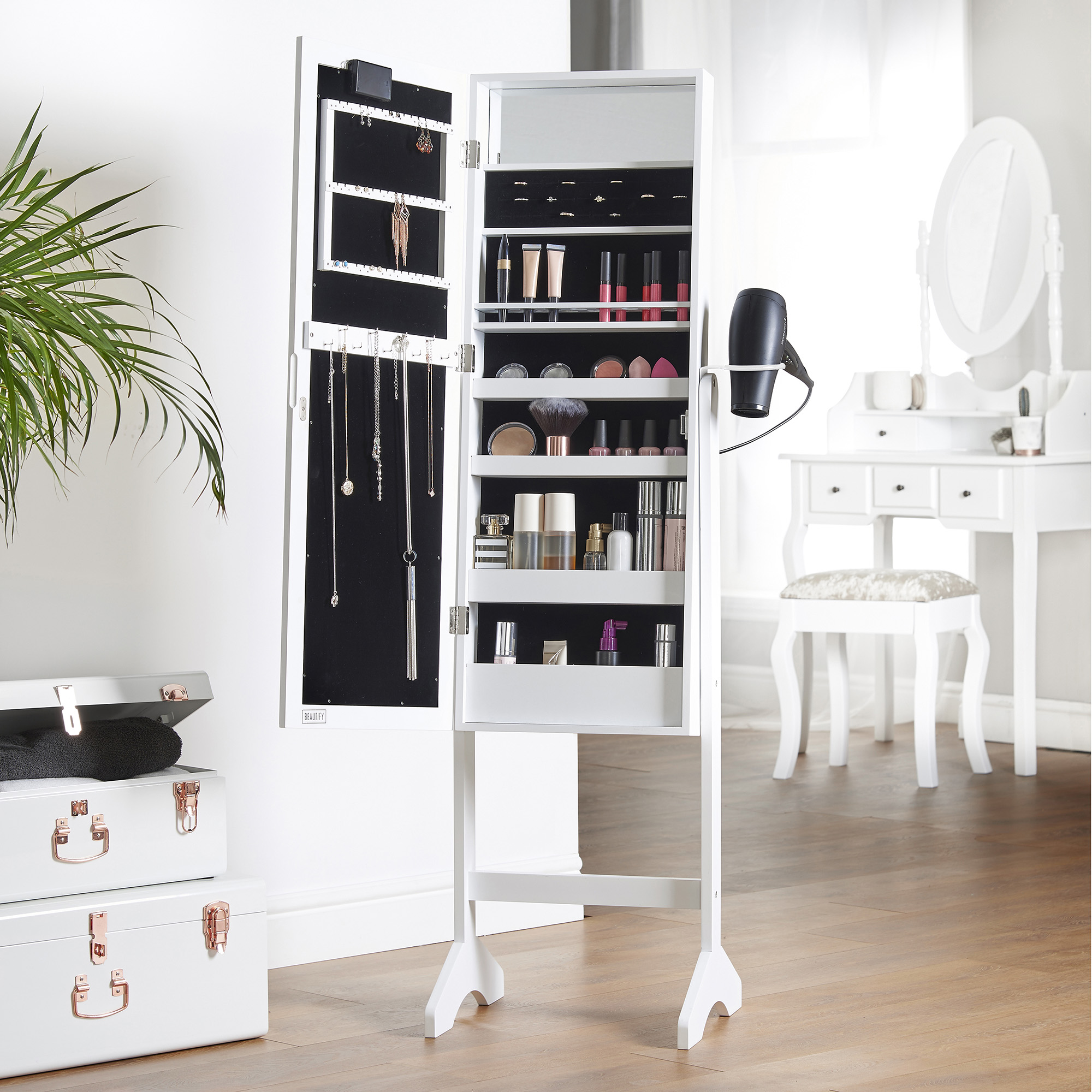 Makeup and jewellery storage mirror from Domu