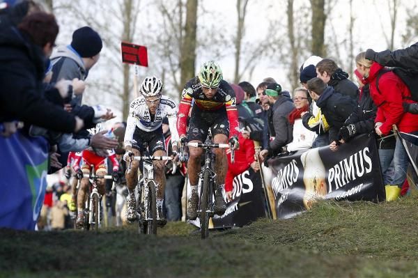 Sven Nys in the familiar position of leading the Koppenbergcross.