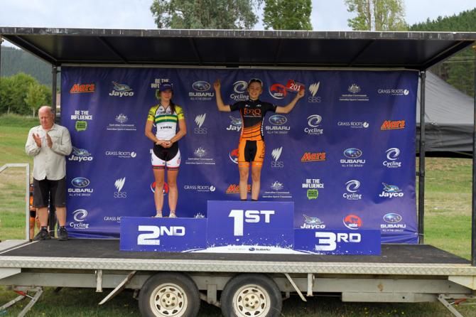U19 women's podium with winner Emiliy Parkes and Holly Harris