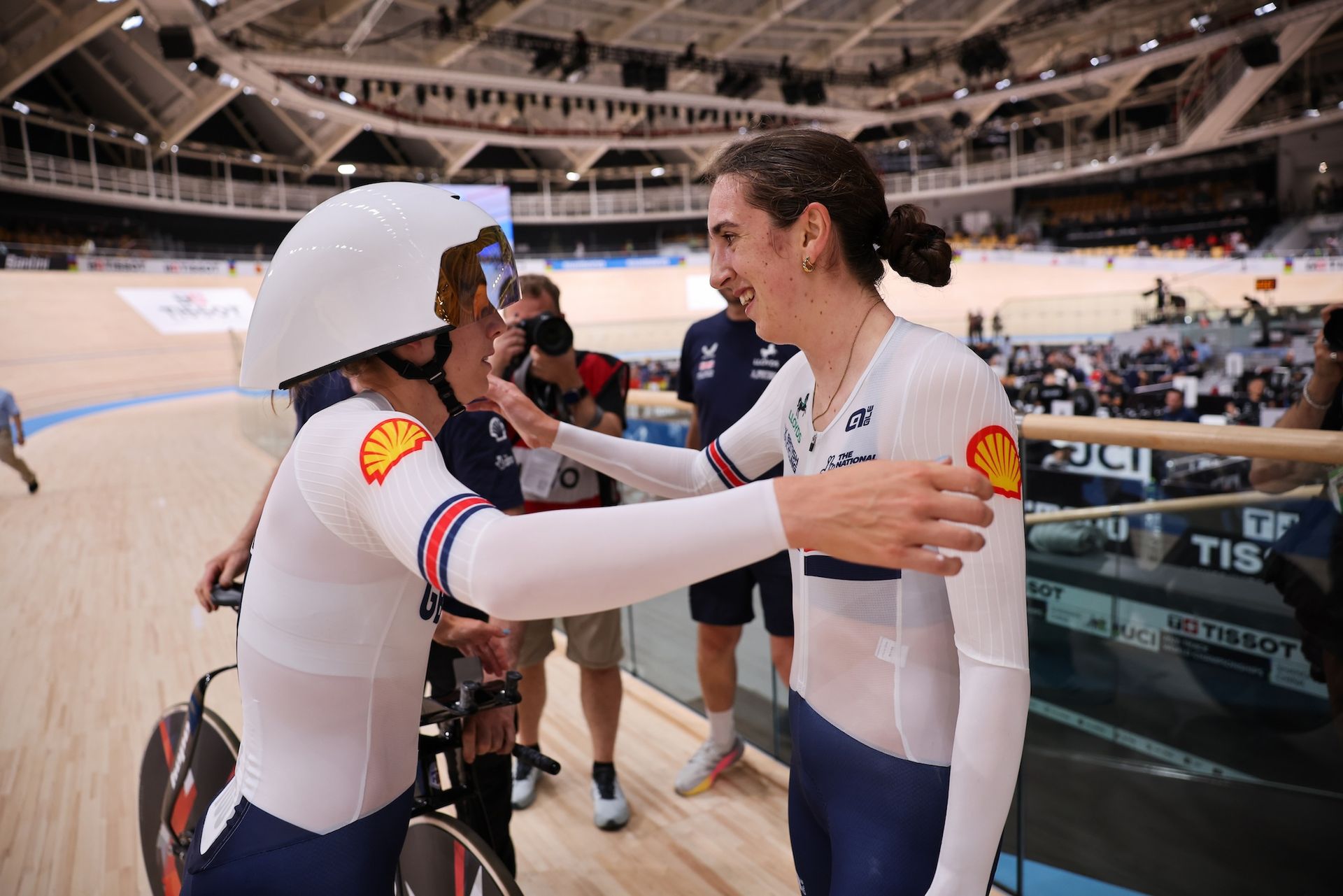 Josie Knight (left) congratulates her teammate Mille Couzens after the individual pursuit final at the 2026 Track World Championships