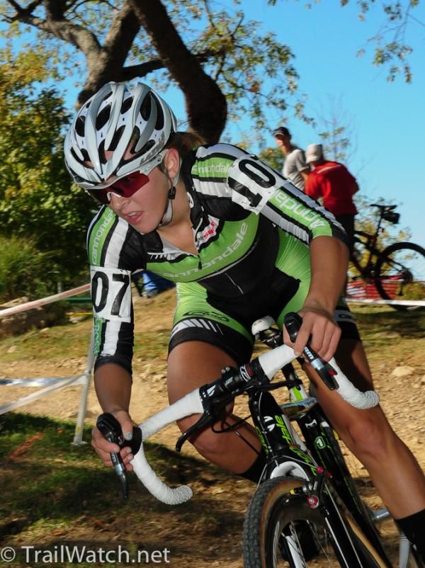 Young Katlin Antonneau (Cannondale-Cyclocrossworld.com) rides brilliantly