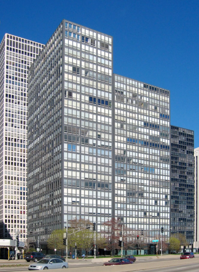 860–880 Lake Shore Drive, Chicago, Illinois. Designed by Ludwig Mies van der Rohe, built 1949–1951.