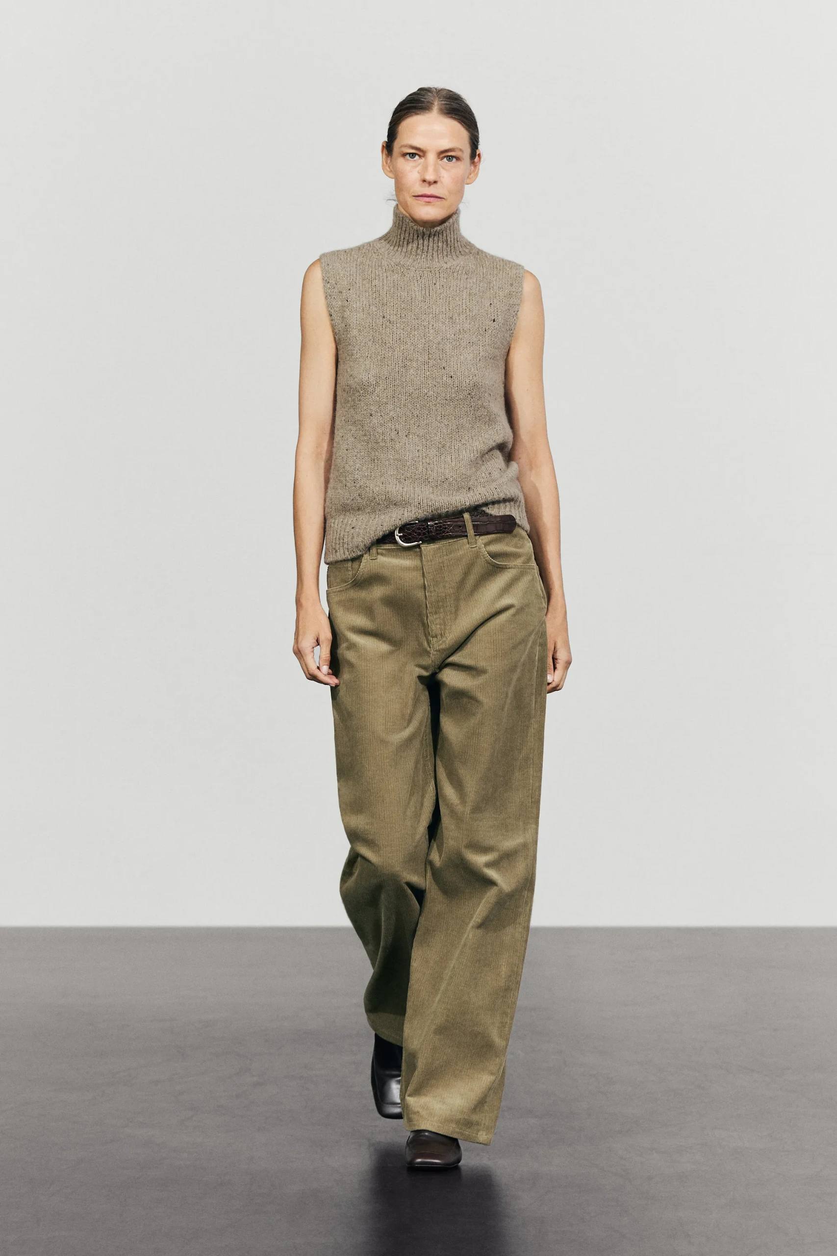 Massimo Dutti, Mid-Waist Loose Fit Corduroy Pants