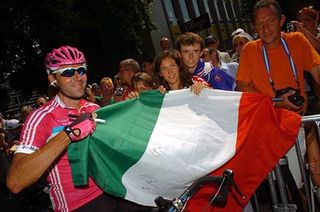 Eddy Mazzoleni (T-Mobile) with the Italian flag before the start of stage 4