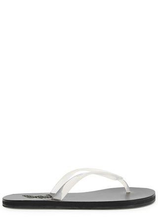 QbsfV3hw9p9XemFaqb4iNM-320-80 7 أفكار ملابس بيضاء ترتديها لبقية الصيف