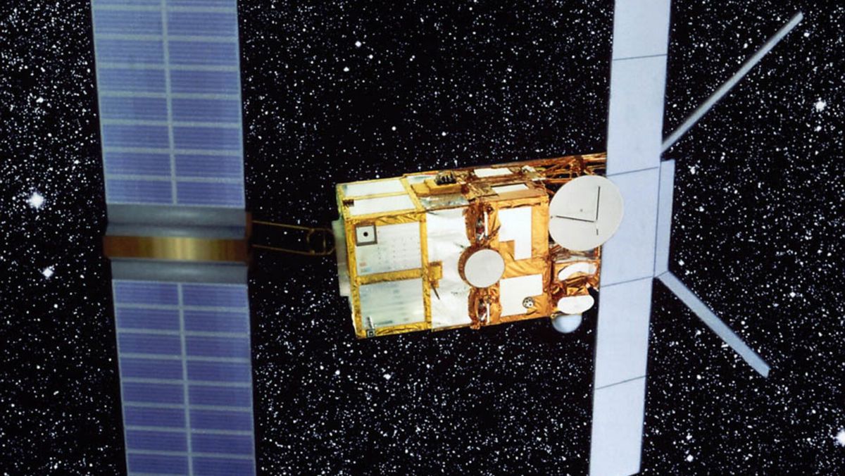 Dead, 5,000-pound satellite is falling to Earth today. Will any debris survive the fiery reentry?