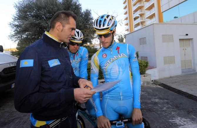 Directeur sportif Gorazd Stangelj gives Jacopo Guarnieri and Tanel Kangert some last minute pointers