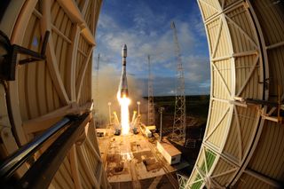 An Arianespace Soyuz rocket launches the Sentinel-1B Earth-observation radar satellite on April 25, 2016 from the Guiana Space Center in Kourou, French Guiana.