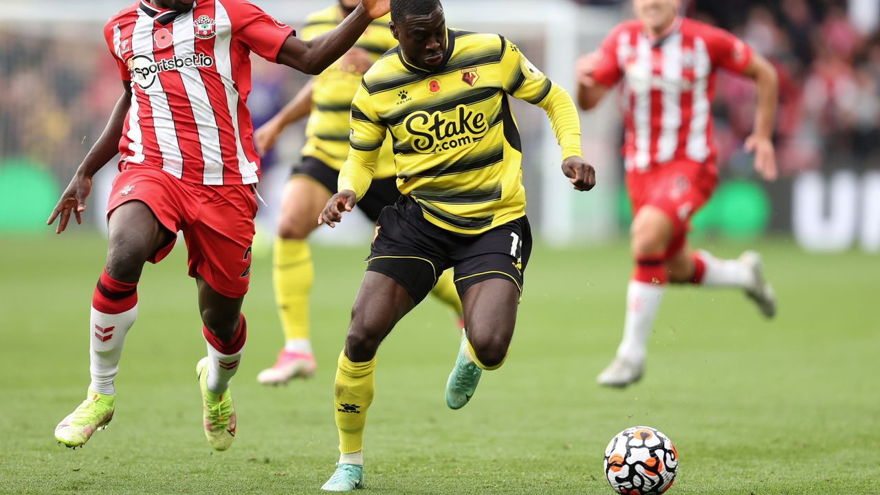 Mohammed Salisu of Southampton chases Ken Sema of Watford during the Premier League match between Watford and Southampton