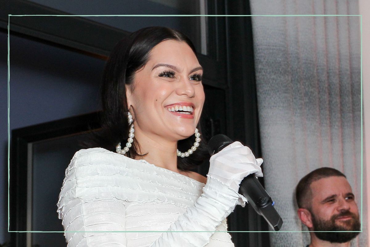 Jessie J's Blue Hair Transformation: From Black to Blue - wide 5