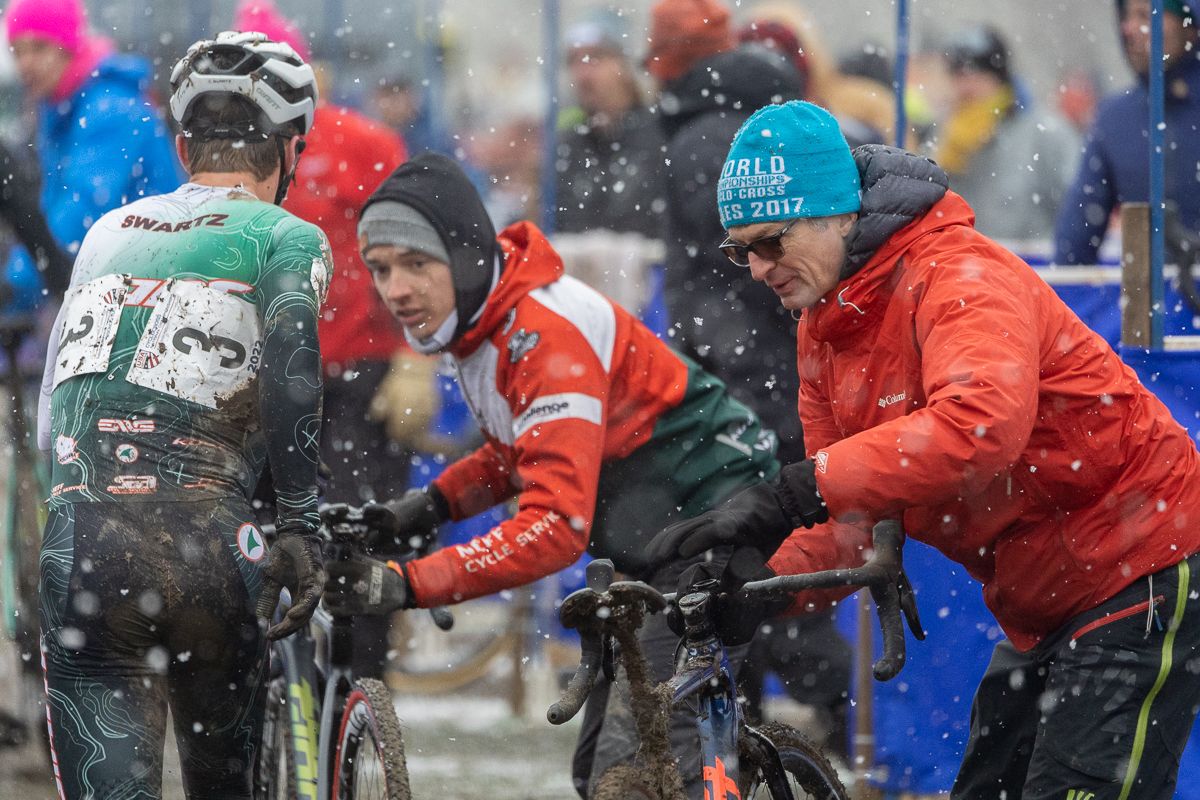 Caleb Swartz (Giant/ENVE) took a clean bike from his pit crew which included his father, Andy, mid-race.