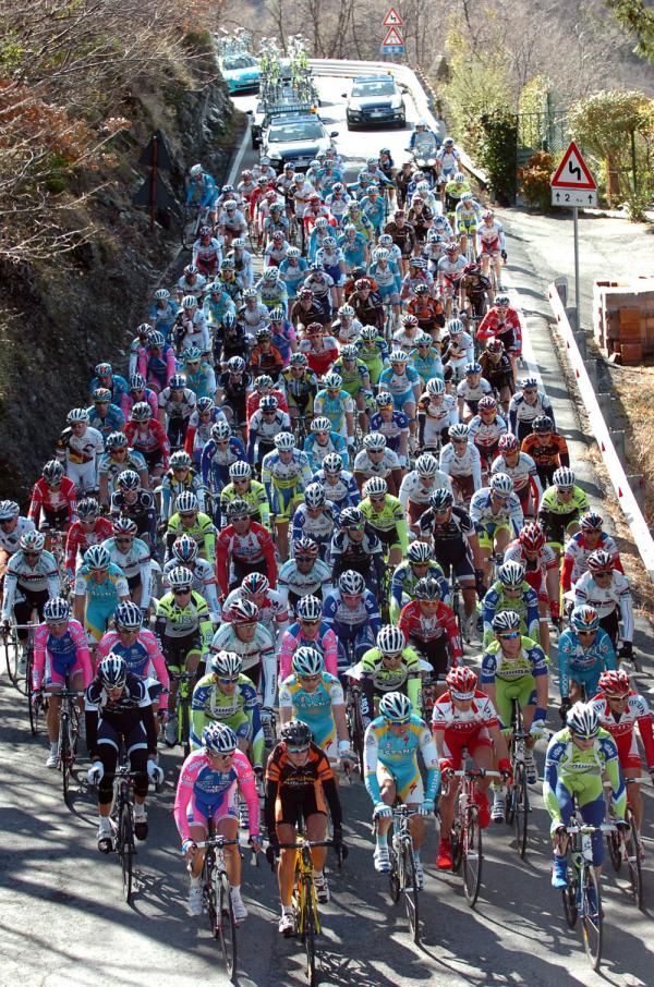 The Trofeo Laigueglia peloton