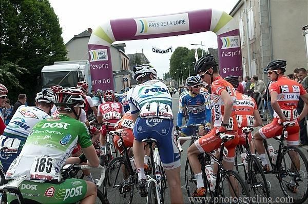 The peloton waits for the start of stage 2 of Boucles de la Mayenne.