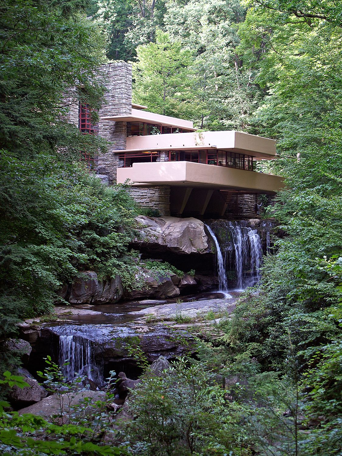 Fallingwater - a look at Frank Lloyd Wright's architectural masterpiece ...