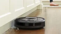 iRobot roomba i7+ dammsuger ett golv