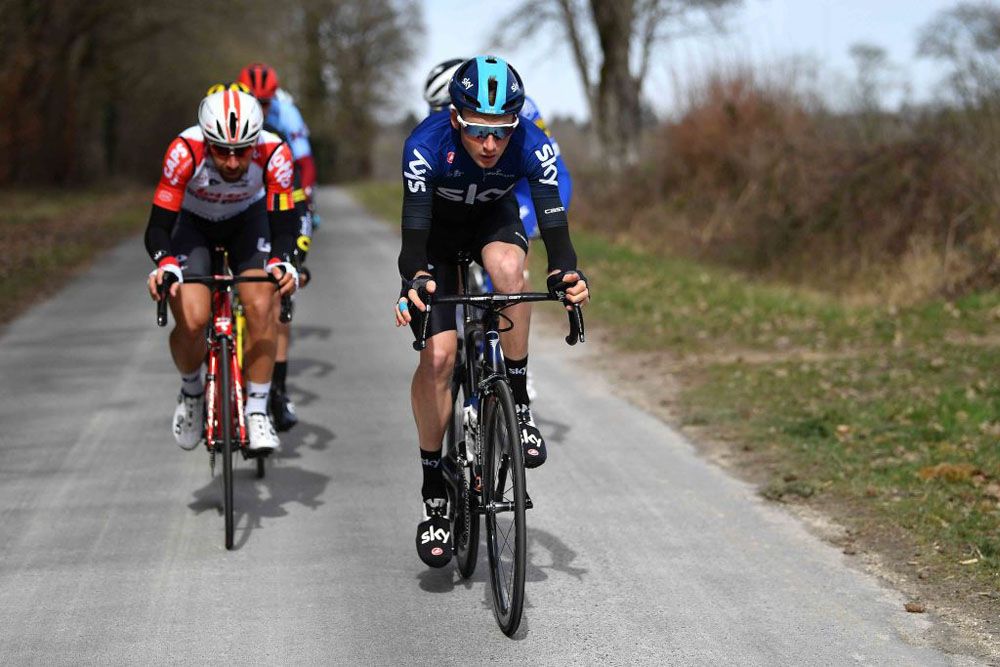 An early break on stage of Paris-Nice