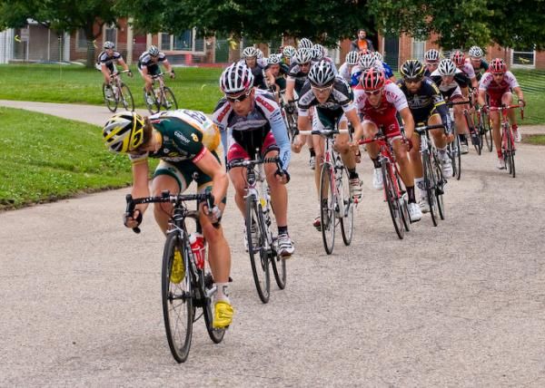 As the race progressed, bigger efforts did snap the field.