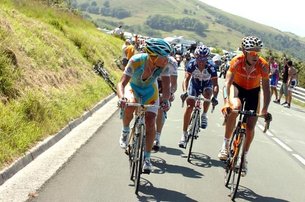 Vinokourov assesses the condition of Olympic champion Samuel Sanchez.