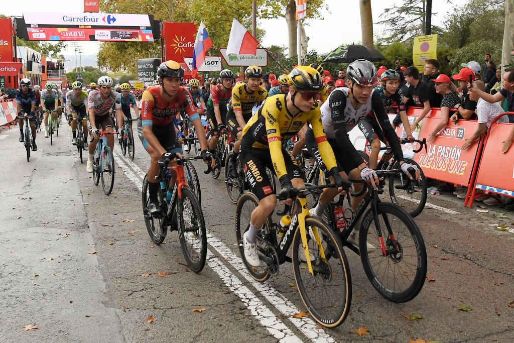  GC contenders including Jonas Vingegaard (Jumbo-Visma) sat up at the start of the neutralized section to safely finish the stage