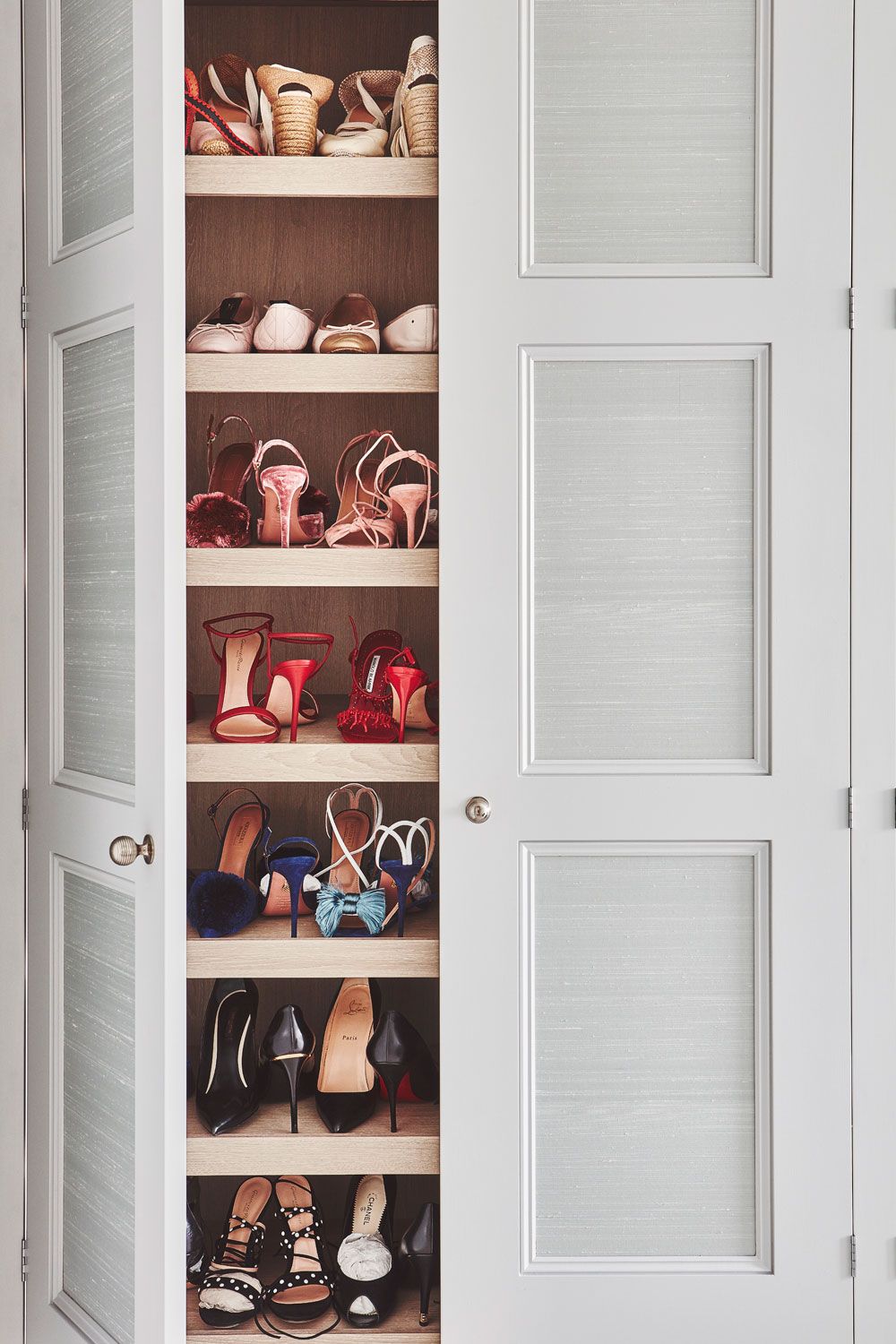 How to organize shoes in a closet for satisfying storage | Livingetc