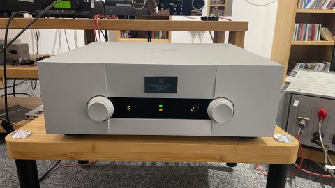 Goldmund Telos 690 integrated amplifier on hi-fi rack in test room