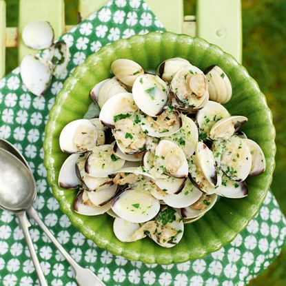 Clams with Ginger and Garlic 