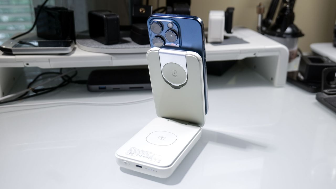 Rorry 3-in-1 Portable 10000 mAh Charger on desk.