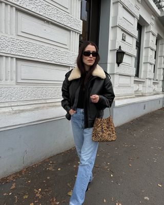 Influencer carrying a leopard-print bag