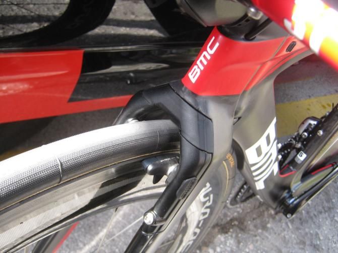 The hidden front brake on the BMC Time Machine 01