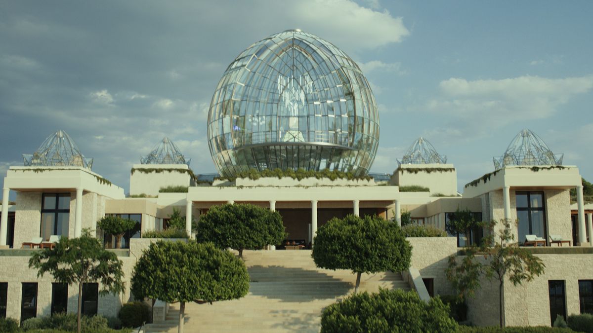 Interview What goes into making the invisible VFX in a Glass Onion