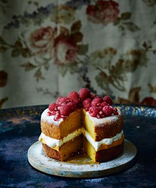 Orange and pumpkin curd sponge